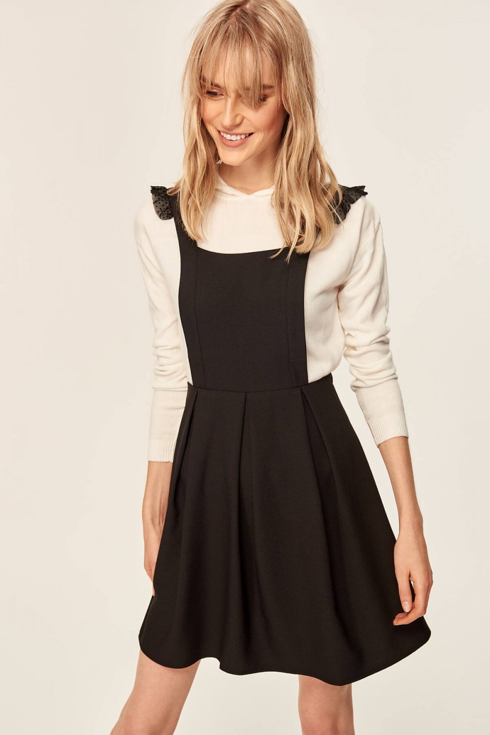 matris Mount Bank taşıyıcı  Trendyolmilla Askılı Siyah Jile Mini Elbise | ElbiseBul