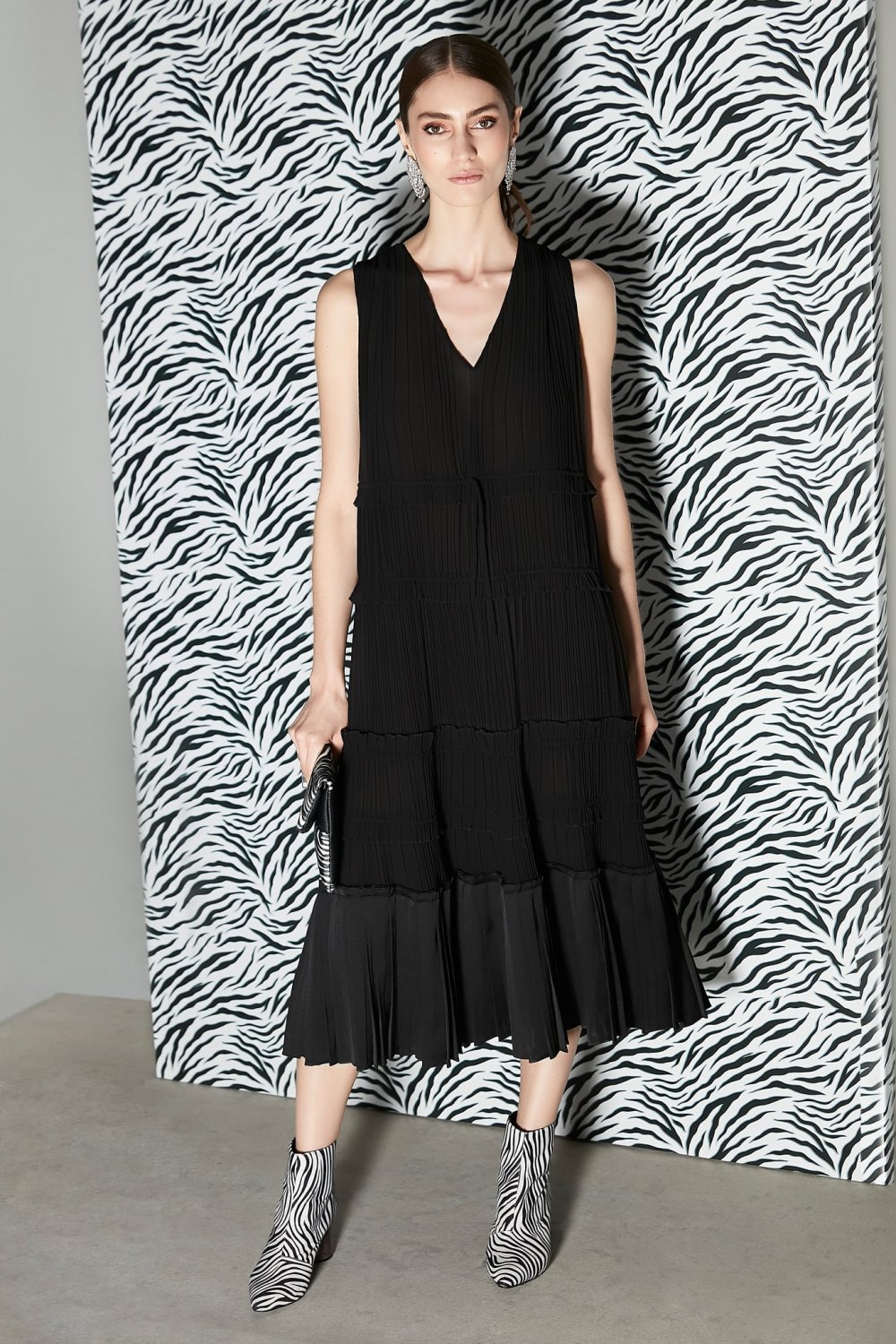 Siyah Fırfır Şeritli Pilisole Midi Elbise