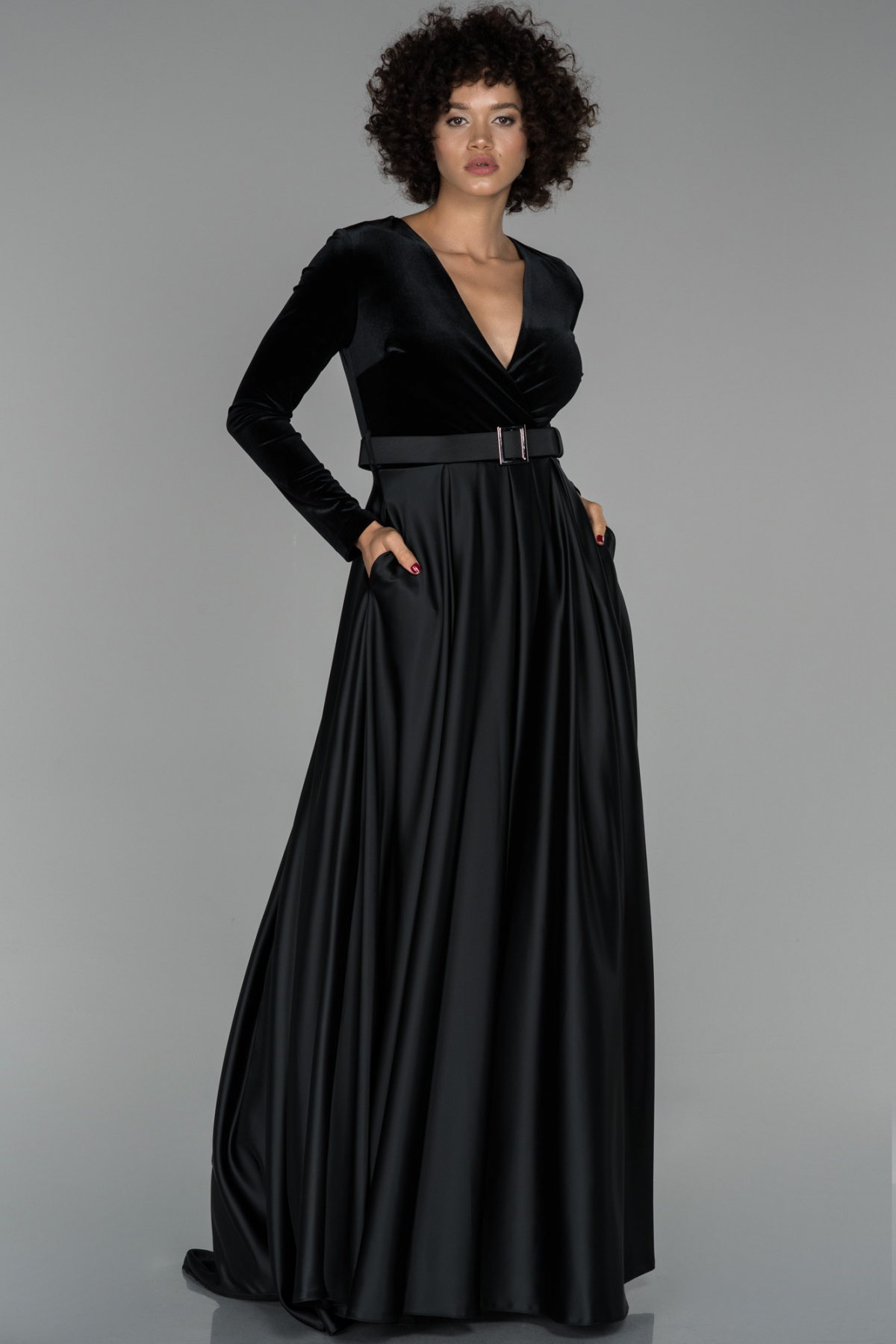 Siyah Uzun Kol V Yaka Kadife Abiye Elbise