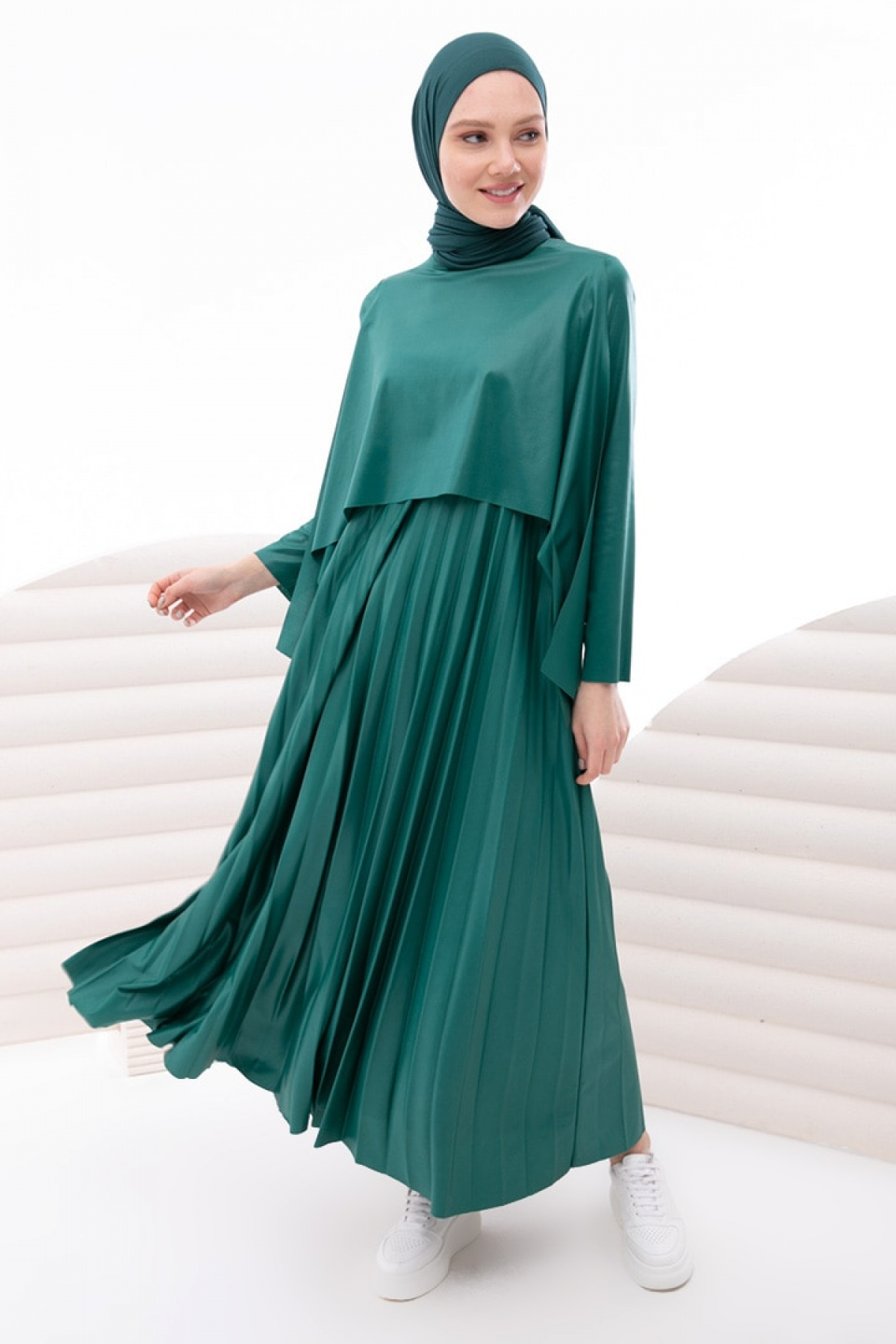 Zümrüt Yeşili Pilise Detaylı Elbise