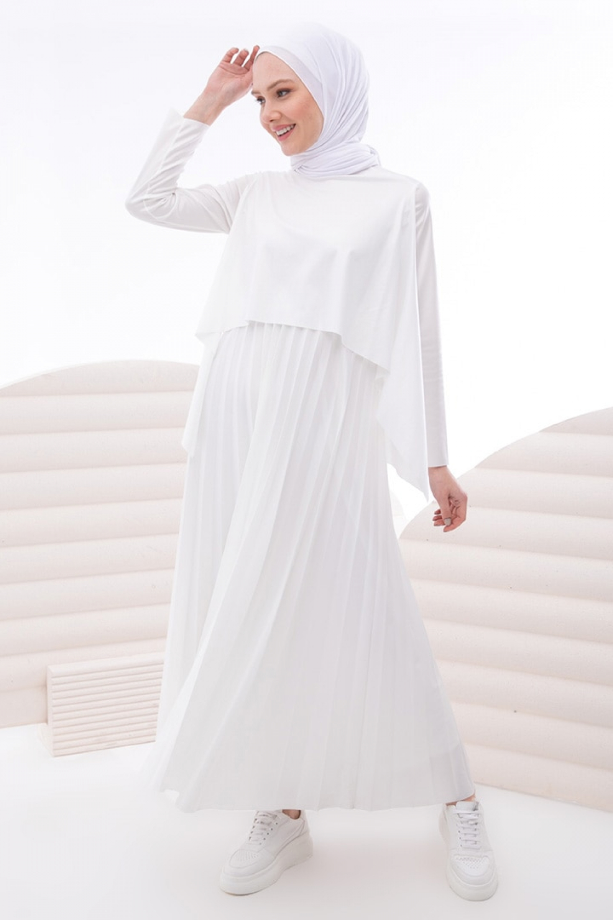 Beyaz Pilise Detaylı Elbise