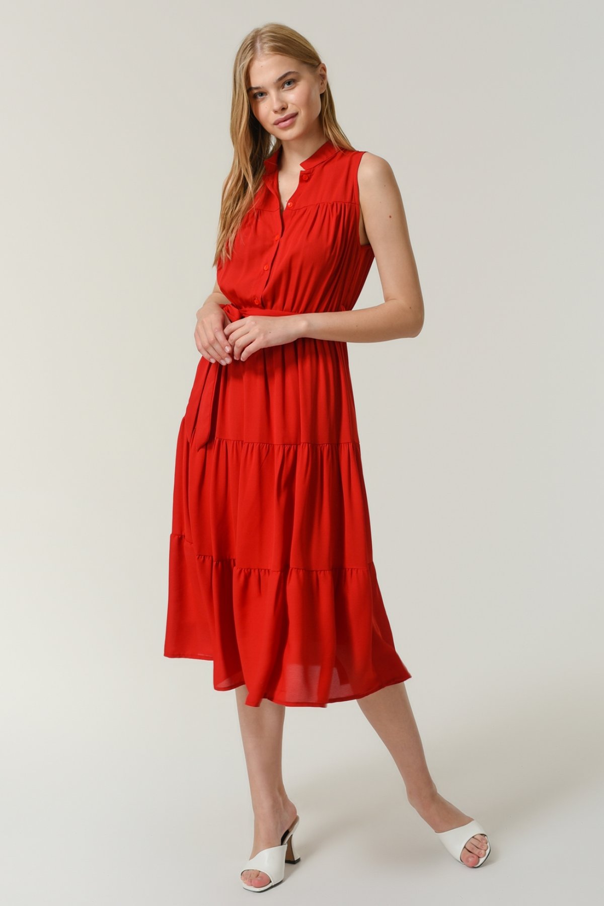 Kırmızı Düğme Detaylı Midi Elbise