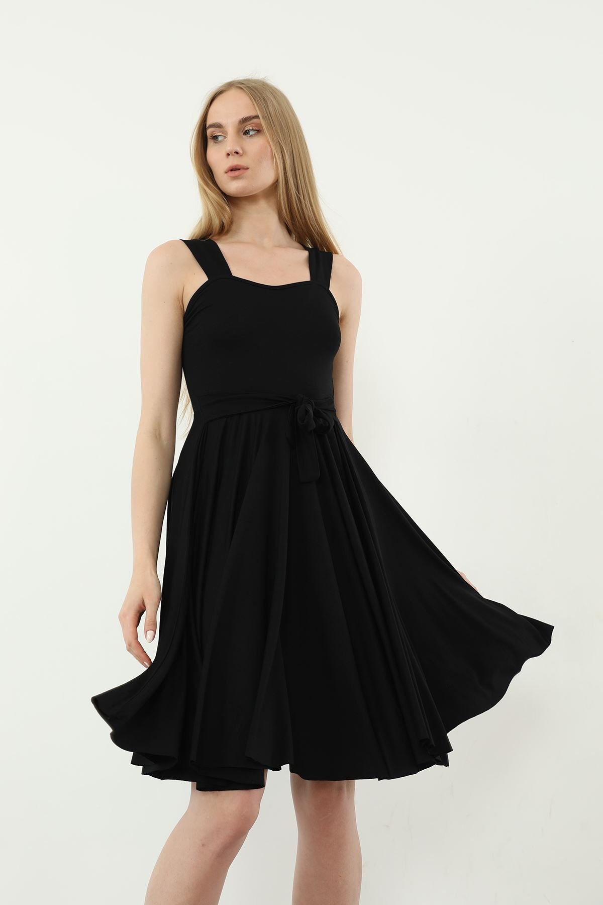 huhu Askılı Siyah Kuşaklı Midi Elbise