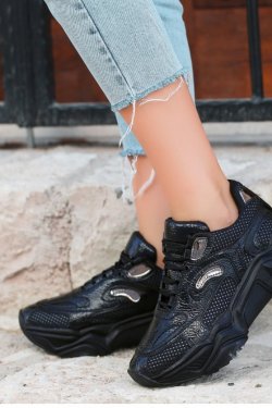 Siyah Irta Rugan Hologramlı Spor Ayakkabı
