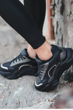 Siyah Zend Nubuk Platin Detaylı Spor Ayakkabı