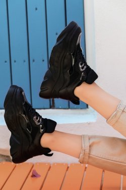 Siyah Zoly Rugan Detaylı Bağcıklı Spor Ayakkabı