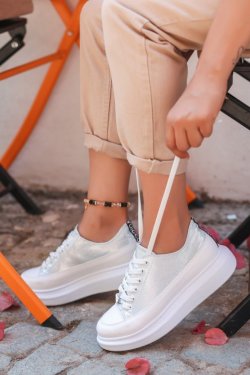 Beyaz Voni Gümüş Rugan Detaylı Bağcıklı Spor Ayakkabı