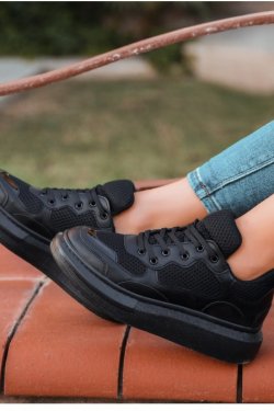 Siyah Veno Fileli Rugan Detaylı Spor Ayakkabı