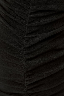 Askılı Siyah Dekolte Detaylı Ve Kruvaze Yaka Mini Elbise