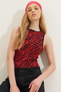Kırmızı Sıfır Kollu Zebra Desenli Örme Bluz