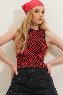 Kırmızı Sıfır Kollu Zebra Desenli Örme Bluz
