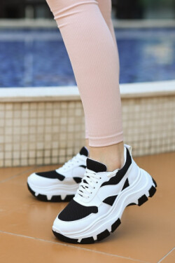 Beyaz Doon Cilt Siyah Tabanlı Bağcıklı Spor Ayakkabı