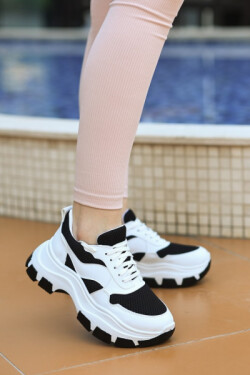 Beyaz Doon Cilt Siyah Tabanlı Bağcıklı Spor Ayakkabı