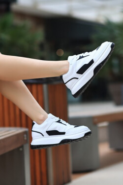Beyaz Ento Cilt Siyah Detaylı Bağcıklı Spor Ayakkabı