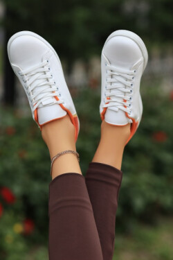 Beyaz Viol Cilt Turuncu Detaylı Bağcıklı Spor Ayakkabı