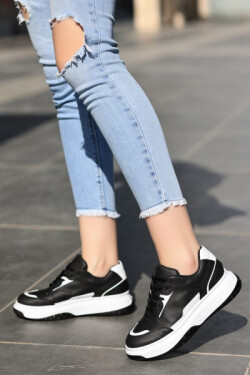 Siyah Ento Cilt Beyaz Tabanlı Bağcıklı Spor Ayakkabı