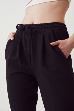 Siyah Cep Detaylı Lastikli Pantolon