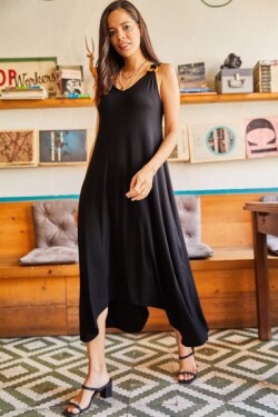 Siyah Aksesuarlı Asimetrik Kesim Örme Viscon Midi Elbise