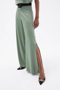 Çağla Yeşili Yırtmaç Detaylı Saten Pantolon