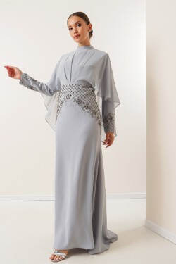 Gri Üstü Pileli Pelerinli Taş Detaylı Astarlı Uzun Krep Abiye Elbise