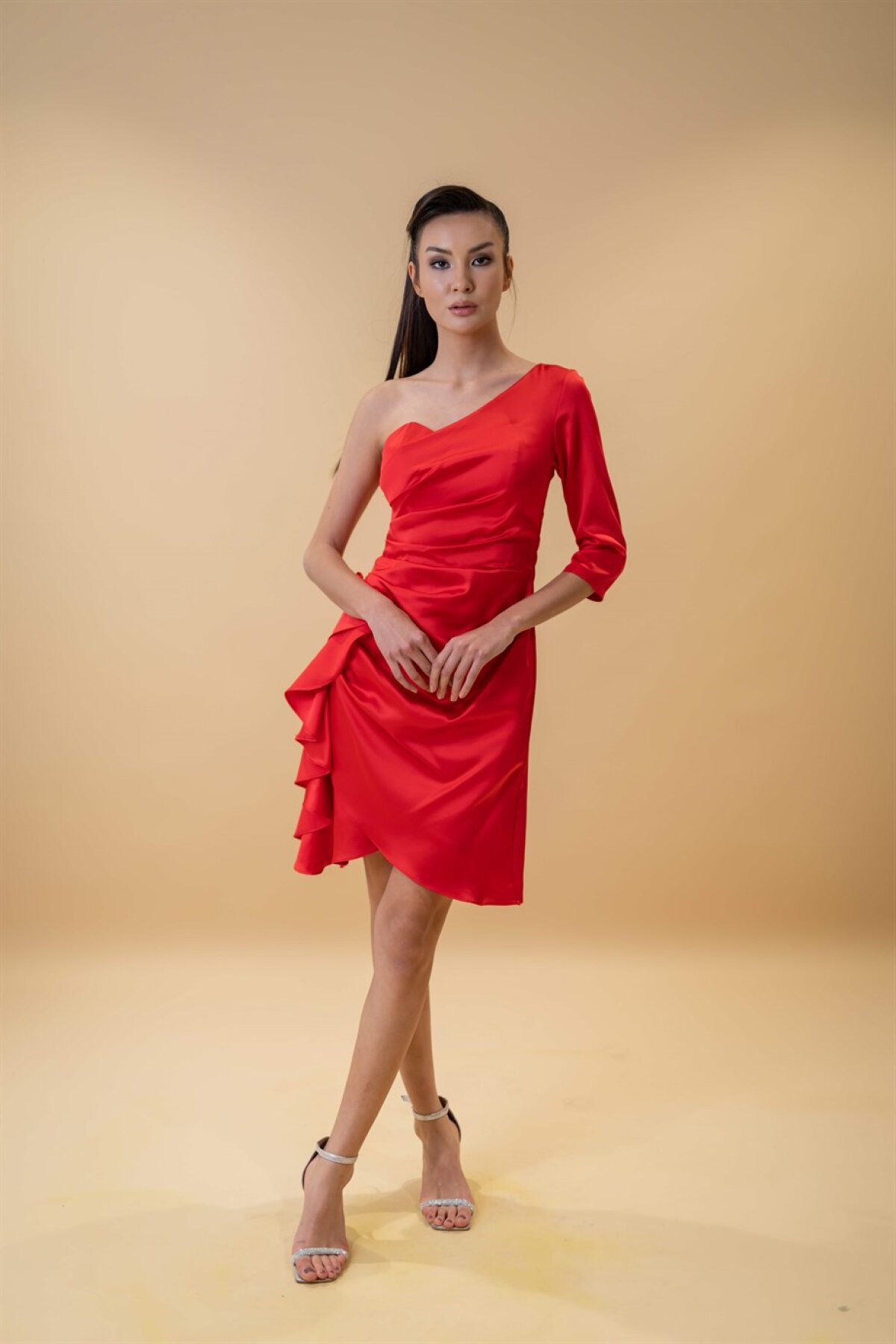 Egelin Tek Omuzlu Kırmızı Fırfır Detaylı Saten Mini Abiye Elbise