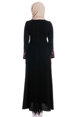 Siyah Kanaviçe Nakışlı Elbise