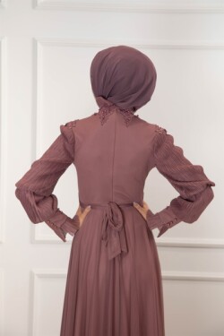 Gül Kurusu Uzun Drape Kol Güpür Detaylı Şifon Abiye Elbise