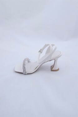 Sedef Örgülü Taş Detaylı Şeffaf Bantlı Beyaz Ayakkabı