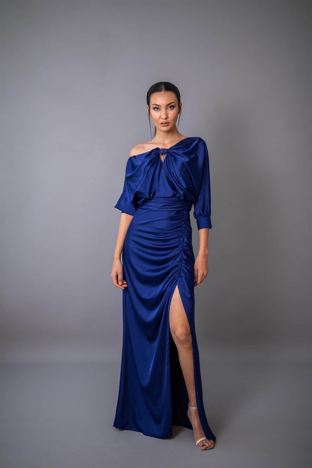 Egelin Sax Mavi Uzun Kollu Yaka Ve Sırt Detaylı Yırtmaçlı Abiye Elbise