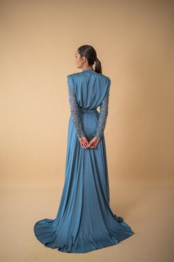 İndigo Gövde Detaylı Kol Taş İşleme Saten Mavi Uzun Abiye Elbise