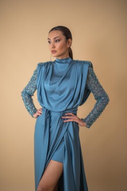 İndigo Gövde Detaylı Kol Taş İşleme Saten Mavi Uzun Abiye Elbise