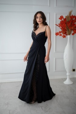 Siyah İnce Askılı Boncuklu Yırtmaçlı Helen Uzun Abiye Elbise