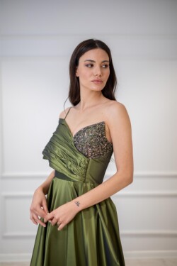 Tek Omuz Askılı Yeşil Drapeli Taş Detaylı Helen Uzun Abiye Elbise