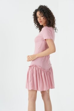 Pembe Oval Yaka Kısa Kollu Eteği Fırfırlı Mini Elbise