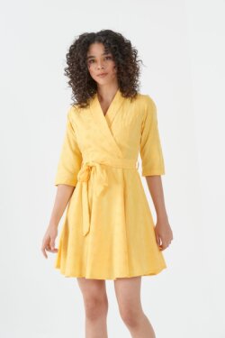 Sarı Truvakar Kol Kruvaze Yaka Eteği Kemerli Mini Kloş Elbise