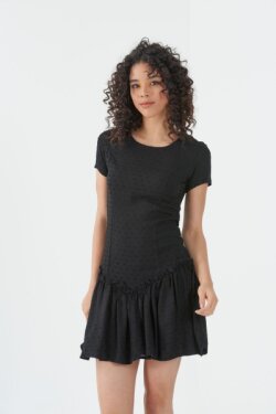 Siyah Oval Yaka Kısa Kollu Eteği Fırfırlı Mini Elbise