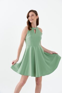 Yeşil Halter Yaka Ön Yırtmaçlı Şık Mini Elbise