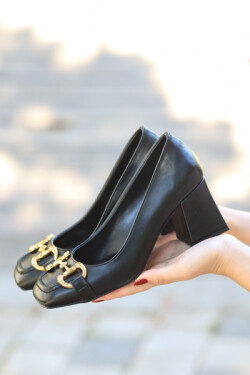 Siyah Selan Cilt Topuklu Ayakkabı