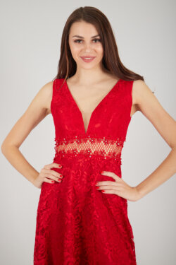 Kırmızı Beli Transparan Ve Taş Detaylı Dantelli Uzun Abiye Elbise