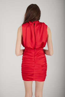 Kırmızı Dik Yaka Önü Degaje Yanları Büzgülü Astarlı Saten Mini Abiye Elbise