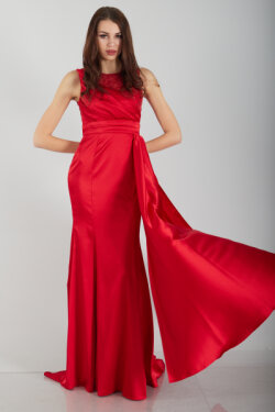 Kırmızı Transparan Yaka Detaylı Saten Uzun Abiye Elbise