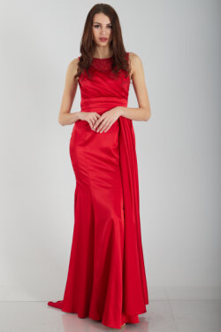 Kırmızı Transparan Yaka Detaylı Saten Uzun Abiye Elbise