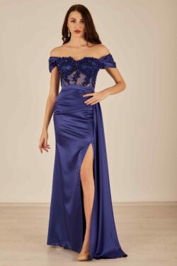 Saks Beli Transparan Ve İşlemeli Saten Uzun Abiye Elbise