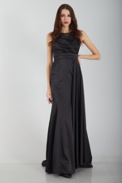 Siyah Transparan Yaka Detaylı Saten Uzun Abiye Elbise