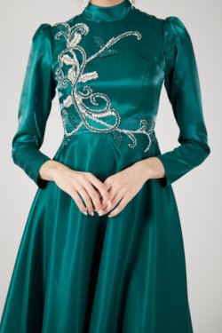 Zümrüt Uzun Kol Üzeri Taş İşlemeli Abiye Elbise