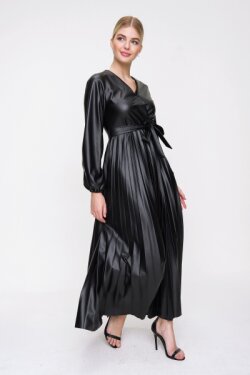 Siyah Deri Pileli Kruvaze Yaka Kuşaklı Uzun Abiye Elbise