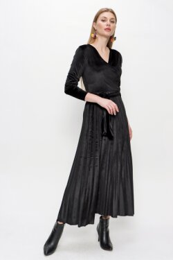 Siyah Kemerli Uzun Kadife Elbise