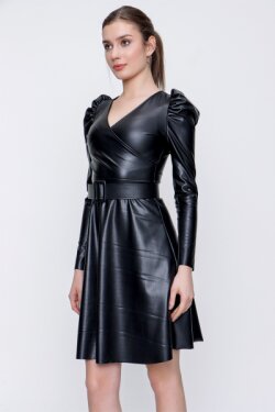 Siyah Kruvaze Yaka Kemerli Deri Mini Elbise
