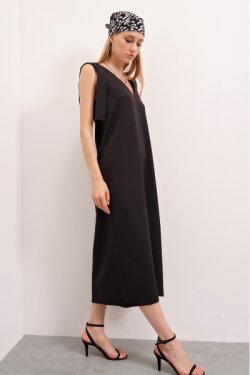 Siyah Omuzdan Bağlamalı Jile Midi Elbise
