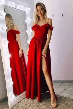 Kırmızı İnce Askılı Düşük Omuzlu Yırtmaçlı Uzun Abiye Elbise
